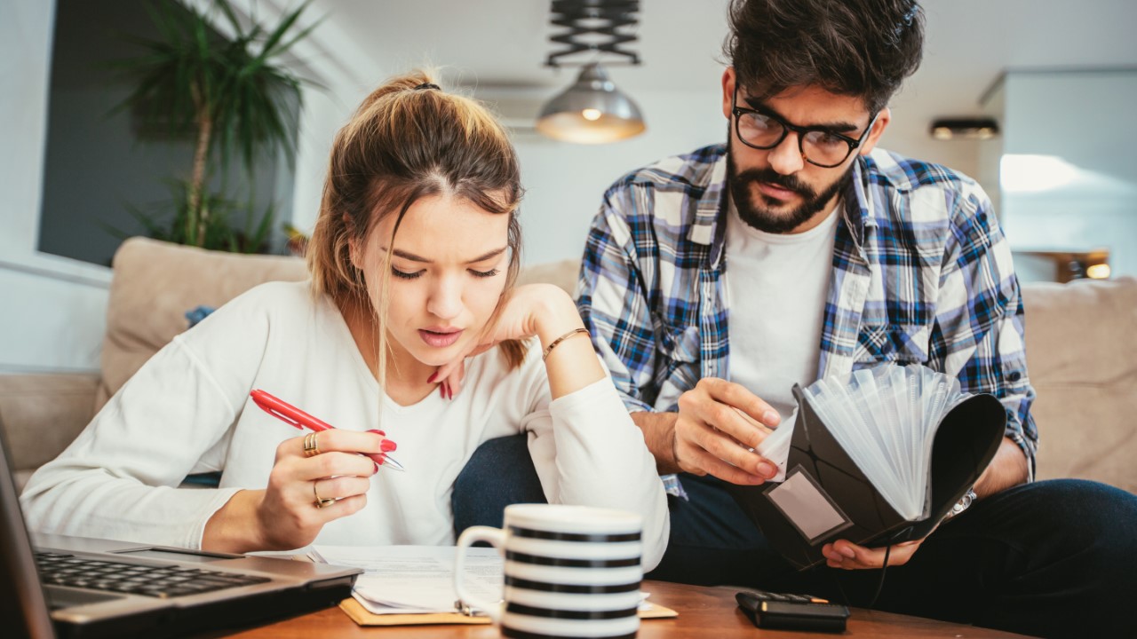 couple calculating billing