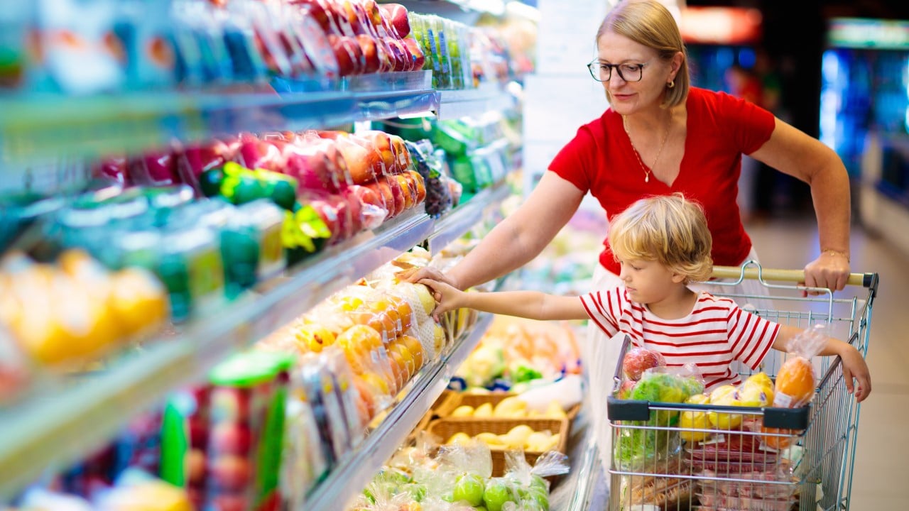 woman and child grocery shopping