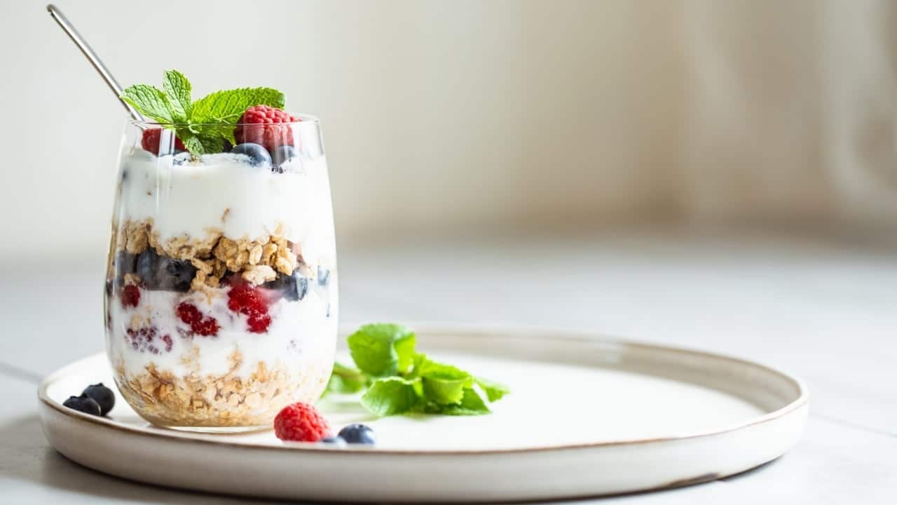 Parfait, granola, blueberries, raspberries,yogurt, breakfast