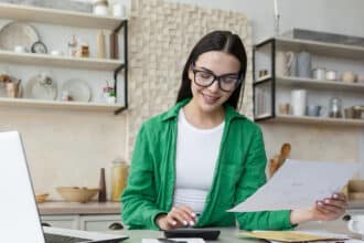 Smiling,Young,Beautiful,Woman