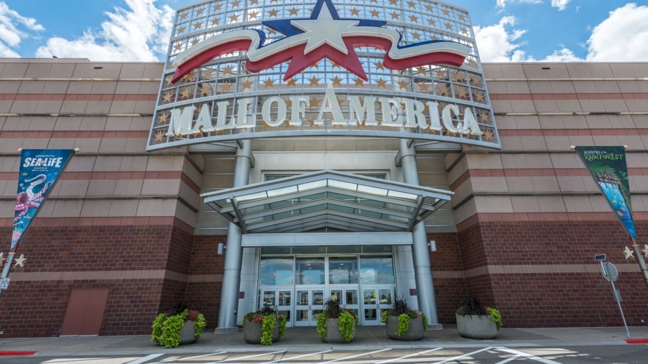 Mall of America, Minnesota, Giant 4-level mall with hundreds of stores, plus restaurants, a theme park, cinema & aquarium.