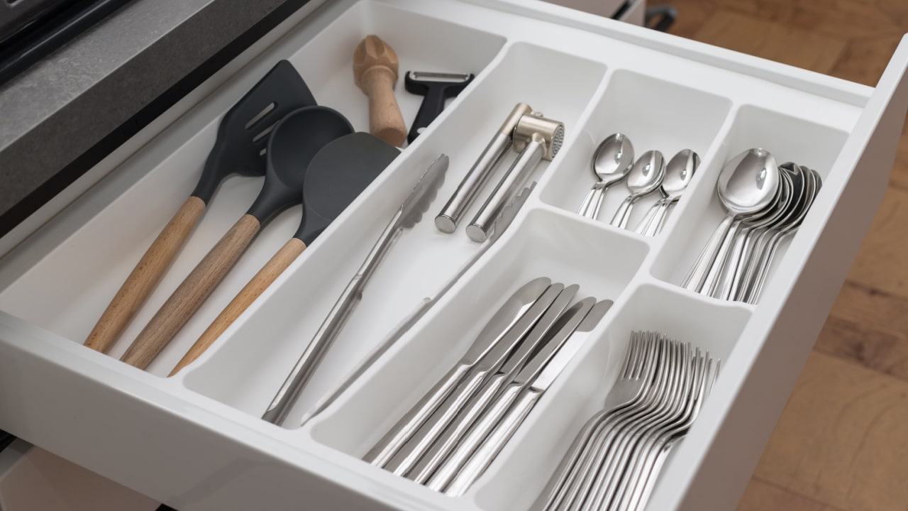 Tidy kitchen drawer