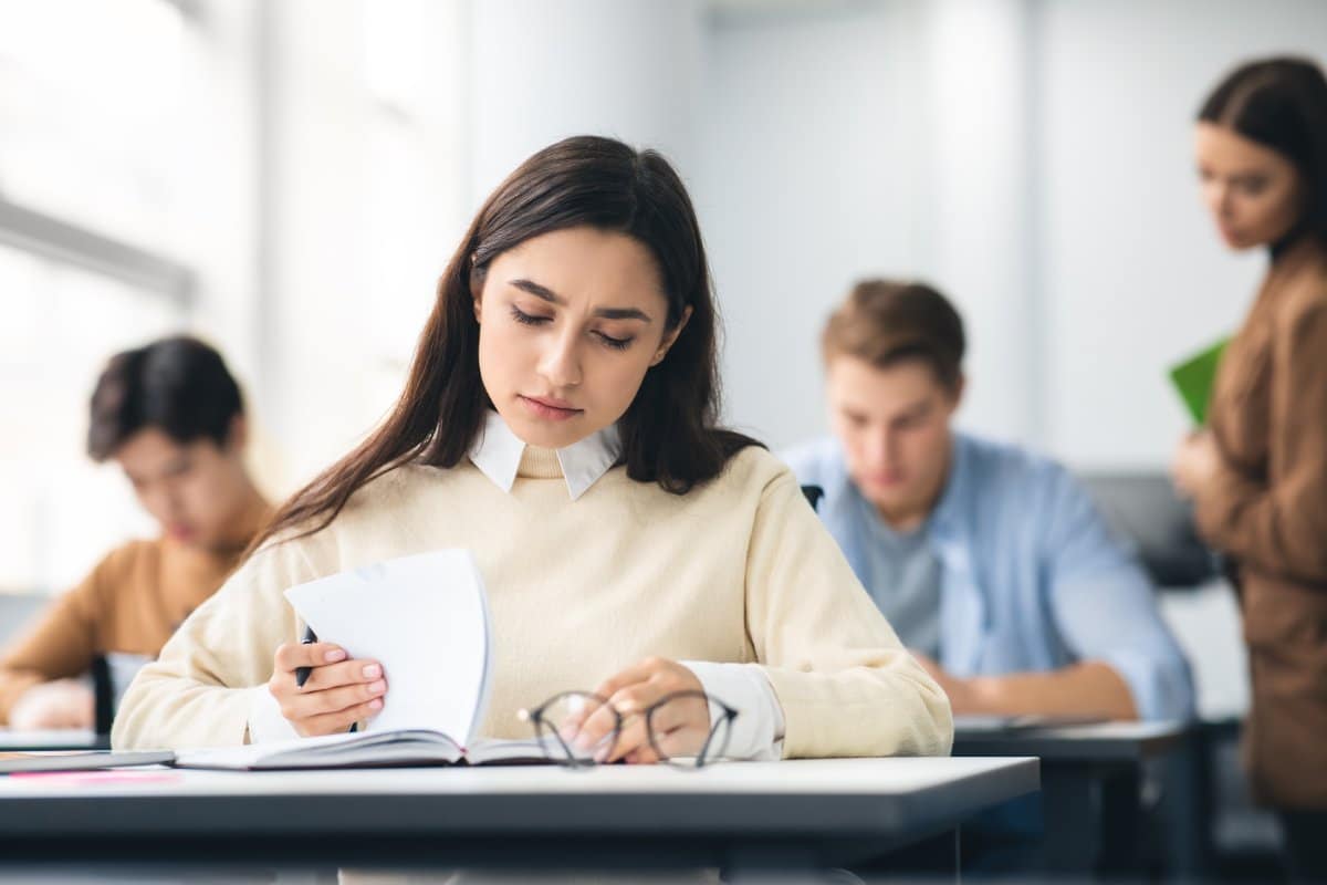 Arizona Senate Weighs Mandatory Financial Education to Counter Future Financial Challenges - Vimarsana News