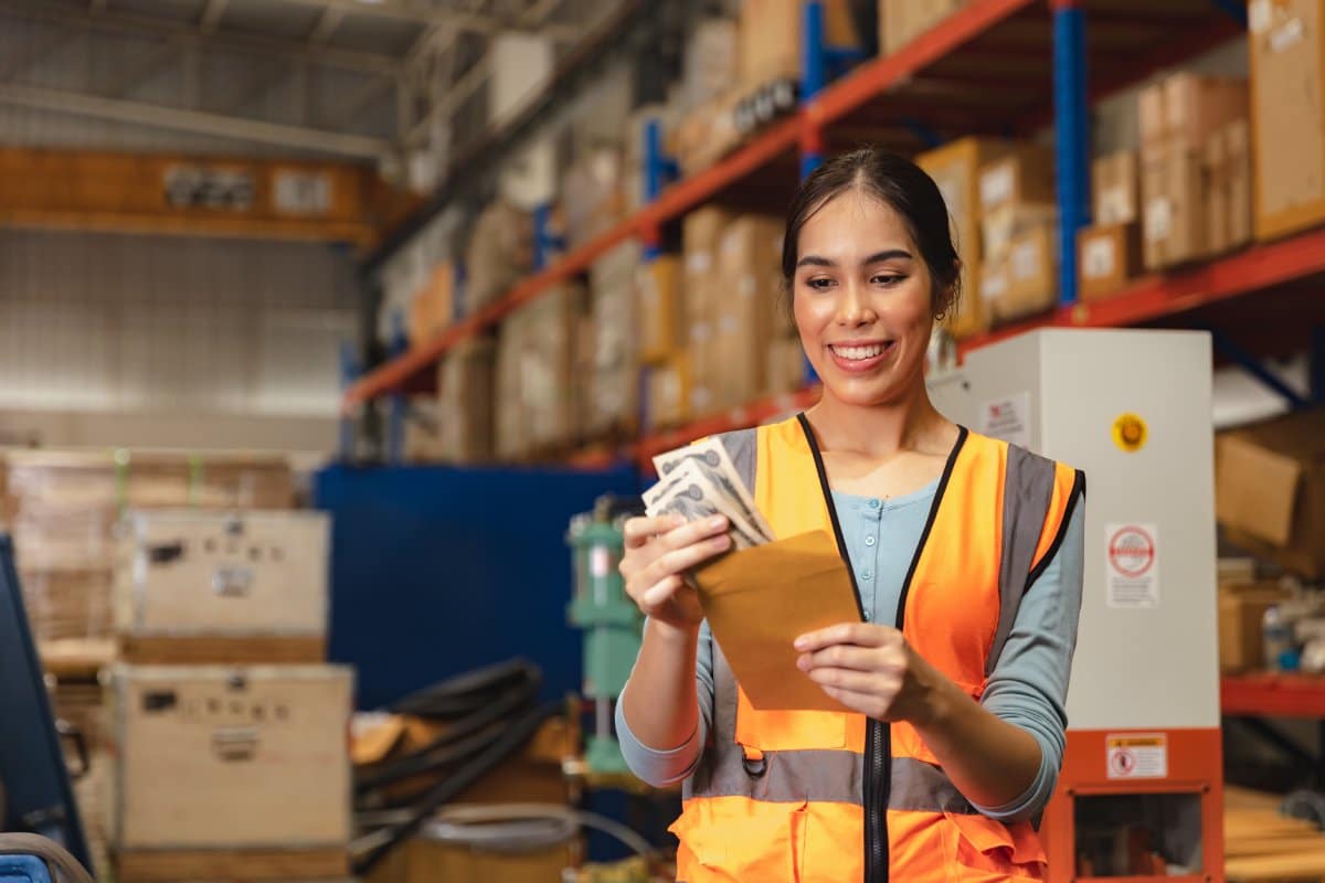 U.S. Job Market Surges, Shaking Up Future Economic Predictions - Vimarsana News