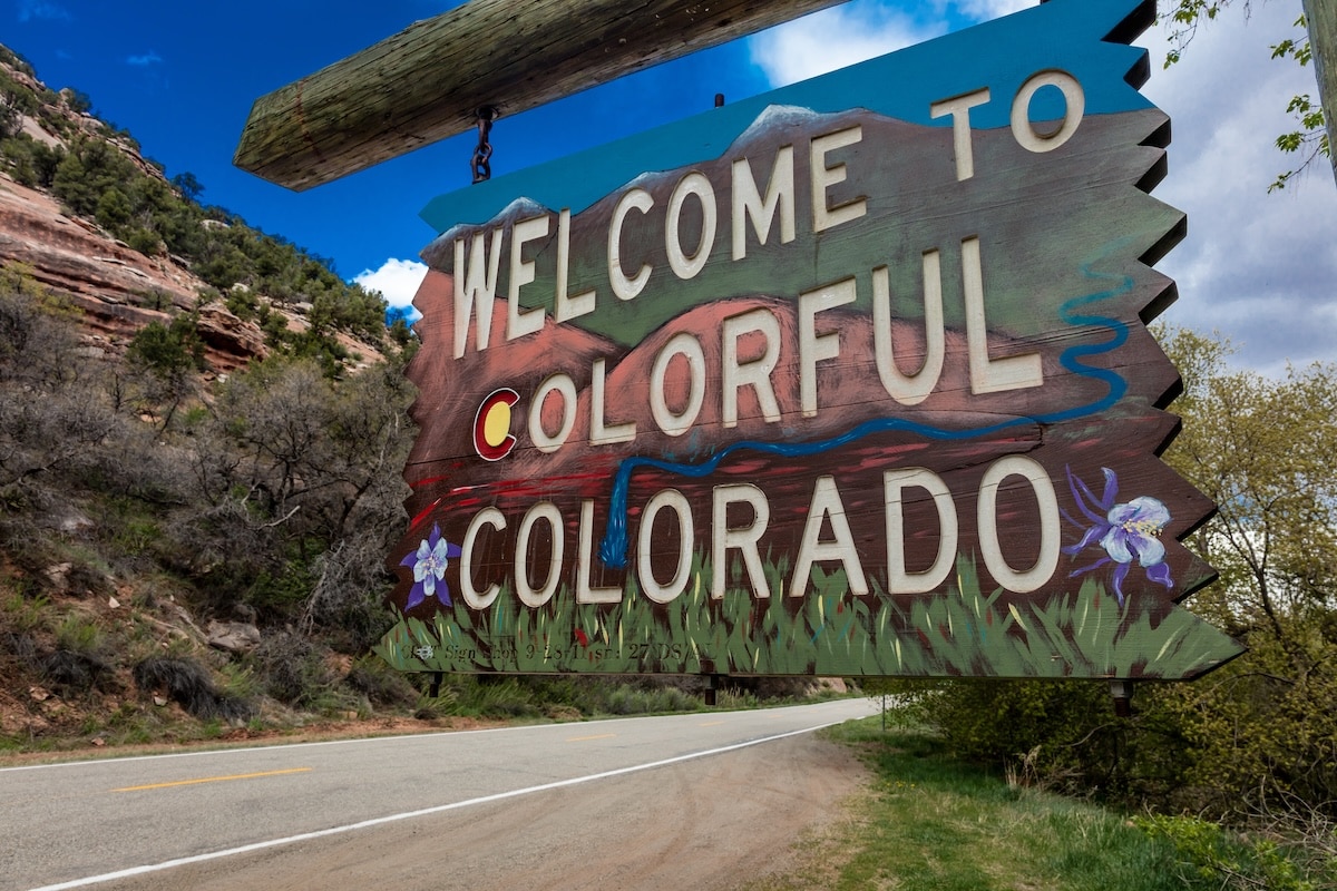 Colorado Town Unanimously Rejects Sanctuary Status as Immigration Arrivals Surge in State Capital - Vimarsana News